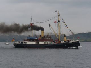 Tonnenleger "Bussard" unter Dampf