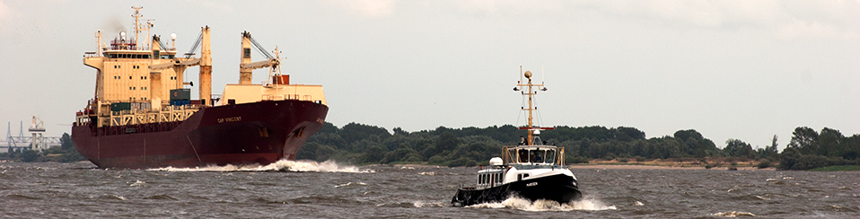Lotsenboot Marxen auf der Elbe - Foto: (C) Annika Mues